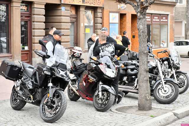 [WIDEO/FOTO] Bogato zastawione stoiska, konkursy i występy podczas Jarmarku Wielkanocnego w Ziębicach