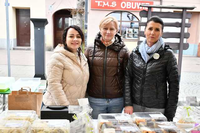 [WIDEO/FOTO] Bogato zastawione stoiska, konkursy i występy podczas Jarmarku Wielkanocnego w Ziębicach