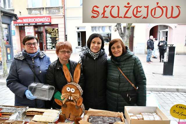 [WIDEO/FOTO] Bogato zastawione stoiska, konkursy i występy podczas Jarmarku Wielkanocnego w Ziębicach
