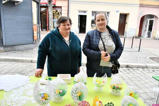 [WIDEO/FOTO] Bogato zastawione stoiska, konkursy i występy podczas Jarmarku Wielkanocnego w Ziębicach