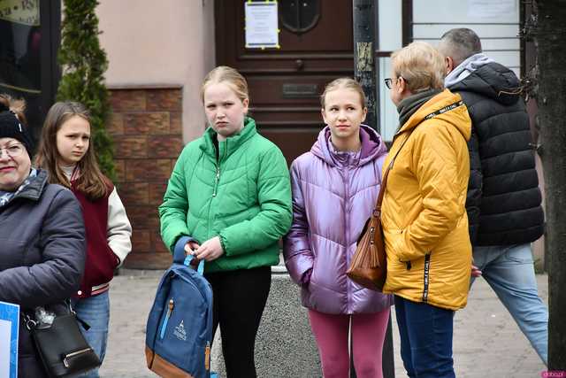 [WIDEO/FOTO] Bogato zastawione stoiska, konkursy i występy podczas Jarmarku Wielkanocnego w Ziębicach