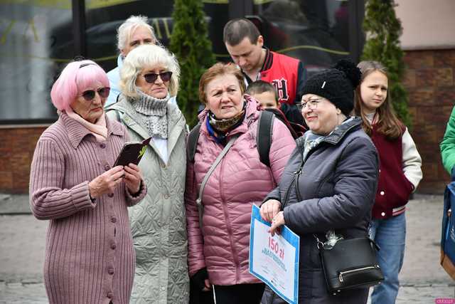 [WIDEO/FOTO] Bogato zastawione stoiska, konkursy i występy podczas Jarmarku Wielkanocnego w Ziębicach