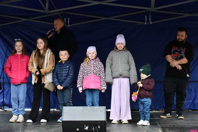 [WIDEO/FOTO] Bogato zastawione stoiska, konkursy i występy podczas Jarmarku Wielkanocnego w Ziębicach