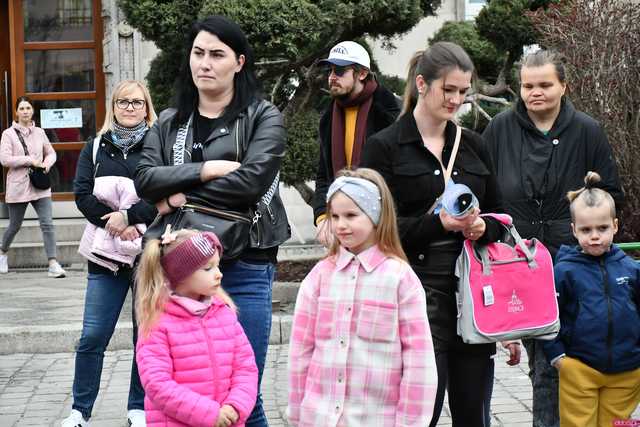 [WIDEO/FOTO] Bogato zastawione stoiska, konkursy i występy podczas Jarmarku Wielkanocnego w Ziębicach