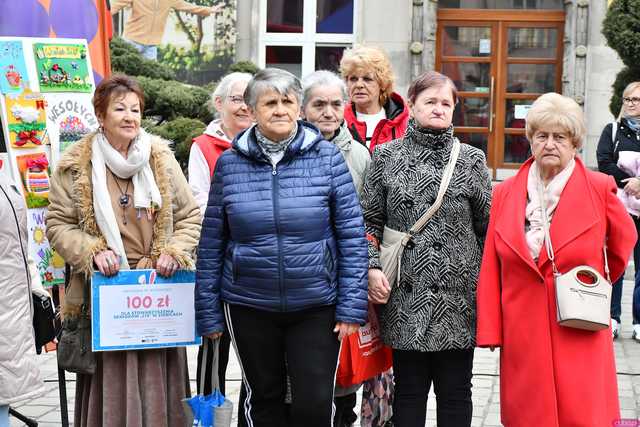 [WIDEO/FOTO] Bogato zastawione stoiska, konkursy i występy podczas Jarmarku Wielkanocnego w Ziębicach