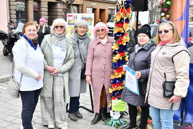 [WIDEO/FOTO] Bogato zastawione stoiska, konkursy i występy podczas Jarmarku Wielkanocnego w Ziębicach