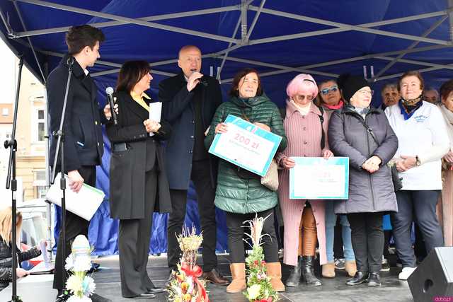 [WIDEO/FOTO] Bogato zastawione stoiska, konkursy i występy podczas Jarmarku Wielkanocnego w Ziębicach