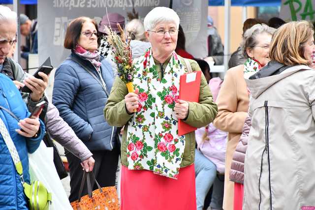 [WIDEO/FOTO] Tłumy na Jarmarku Wielkanocnym w Ząbkowicach Śląskich. Atrakcji nie brakowało