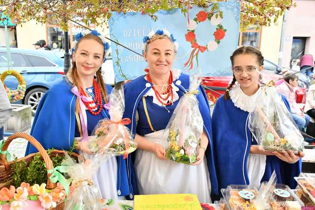 [WIDEO/FOTO] Tłumy na Jarmarku Wielkanocnym w Ząbkowicach Śląskich. Atrakcji nie brakowało