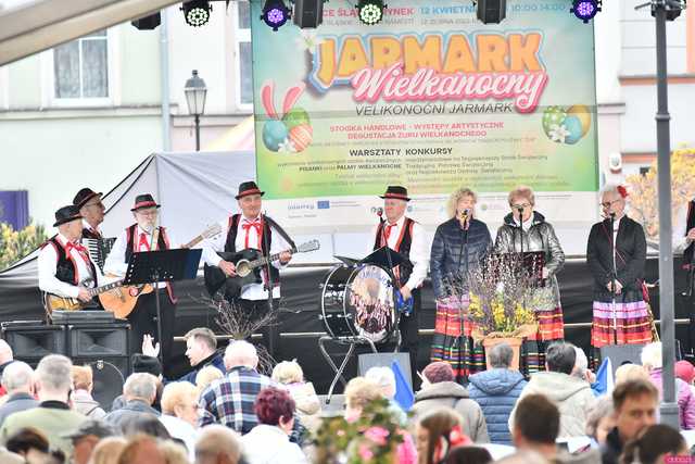 [WIDEO/FOTO] Tłumy na Jarmarku Wielkanocnym w Ząbkowicach Śląskich. Atrakcji nie brakowało