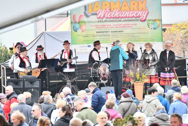 [WIDEO/FOTO] Tłumy na Jarmarku Wielkanocnym w Ząbkowicach Śląskich. Atrakcji nie brakowało
