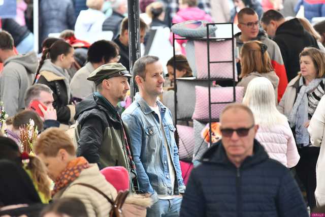 [WIDEO/FOTO] Tłumy na Jarmarku Wielkanocnym w Ząbkowicach Śląskich. Atrakcji nie brakowało