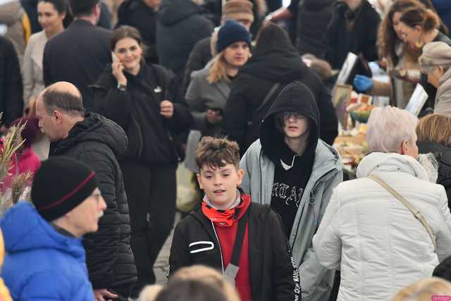 [WIDEO/FOTO] Tłumy na Jarmarku Wielkanocnym w Ząbkowicach Śląskich. Atrakcji nie brakowało