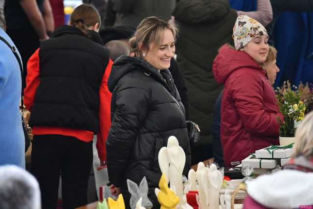 [WIDEO/FOTO] Tłumy na Jarmarku Wielkanocnym w Ząbkowicach Śląskich. Atrakcji nie brakowało
