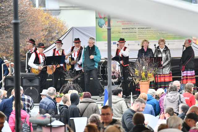 [WIDEO/FOTO] Tłumy na Jarmarku Wielkanocnym w Ząbkowicach Śląskich. Atrakcji nie brakowało