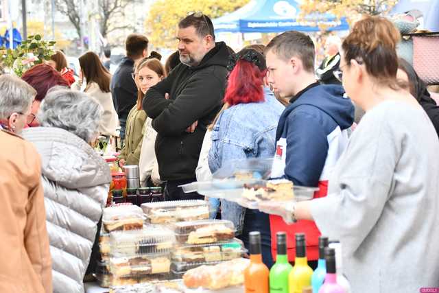 [WIDEO/FOTO] Tłumy na Jarmarku Wielkanocnym w Ząbkowicach Śląskich. Atrakcji nie brakowało