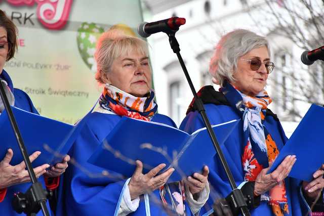 [WIDEO/FOTO] Tłumy na Jarmarku Wielkanocnym w Ząbkowicach Śląskich. Atrakcji nie brakowało