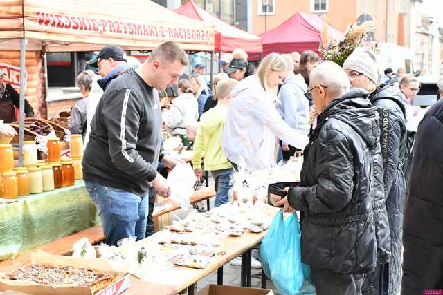 [WIDEO/FOTO] Tłumy na Jarmarku Wielkanocnym w Ząbkowicach Śląskich. Atrakcji nie brakowało