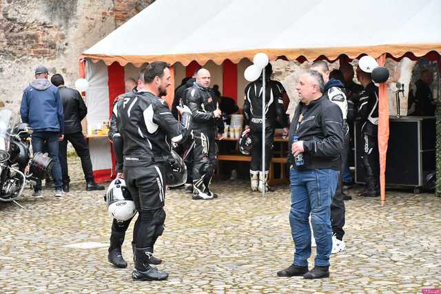 [WIDEO/FOTO] Motocyklowa impreza na ząbkowickim zamku. Klub MotoFrankenstein obchodził jubileusz 15-lecia