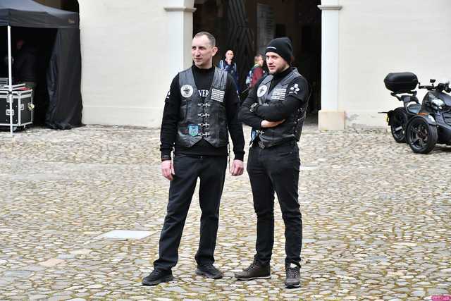 [WIDEO/FOTO] Motocyklowa impreza na ząbkowickim zamku. Klub MotoFrankenstein obchodził jubileusz 15-lecia