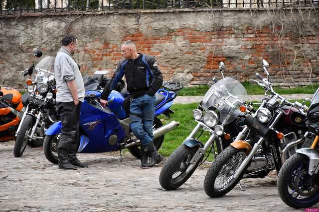 [WIDEO/FOTO] Motocyklowa impreza na ząbkowickim zamku. Klub MotoFrankenstein obchodził jubileusz 15-lecia