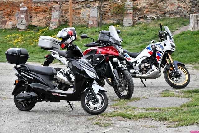 [WIDEO/FOTO] Motocyklowa impreza na ząbkowickim zamku. Klub MotoFrankenstein obchodził jubileusz 15-lecia