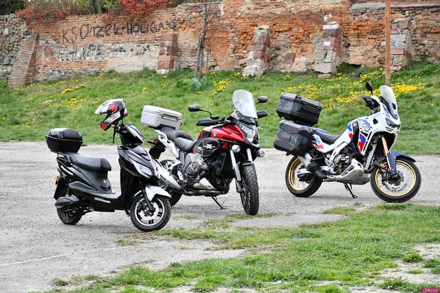 [WIDEO/FOTO] Motocyklowa impreza na ząbkowickim zamku. Klub MotoFrankenstein obchodził jubileusz 15-lecia