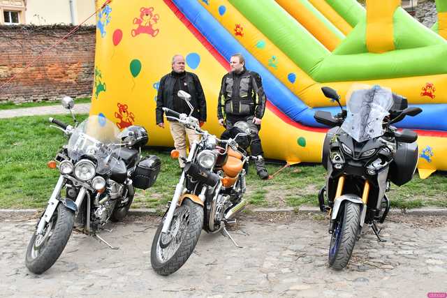 [WIDEO/FOTO] Motocyklowa impreza na ząbkowickim zamku. Klub MotoFrankenstein obchodził jubileusz 15-lecia