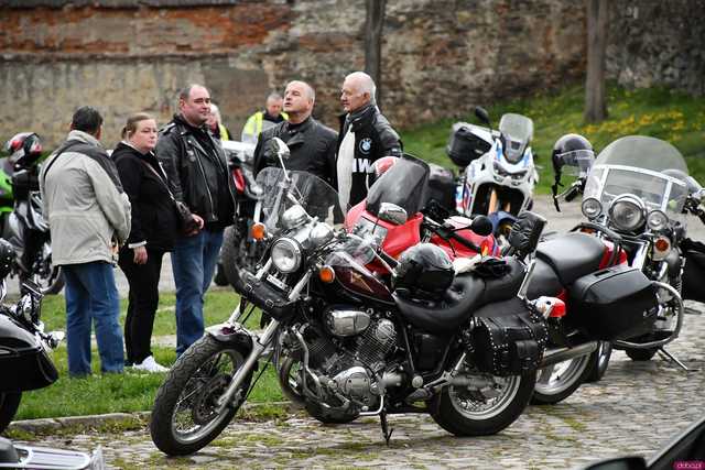 [WIDEO/FOTO] Motocyklowa impreza na ząbkowickim zamku. Klub MotoFrankenstein obchodził jubileusz 15-lecia