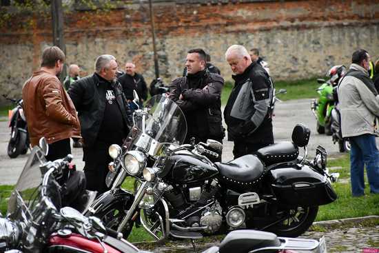 [WIDEO/FOTO] Motocyklowa impreza na ząbkowickim zamku. Klub MotoFrankenstein obchodził jubileusz 15-lecia