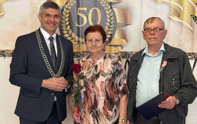 [FOTO] Jubilaci z Ząbkowic Śląskich otrzymali medale prezydenckie za długoletnie pożycie małżeńskie