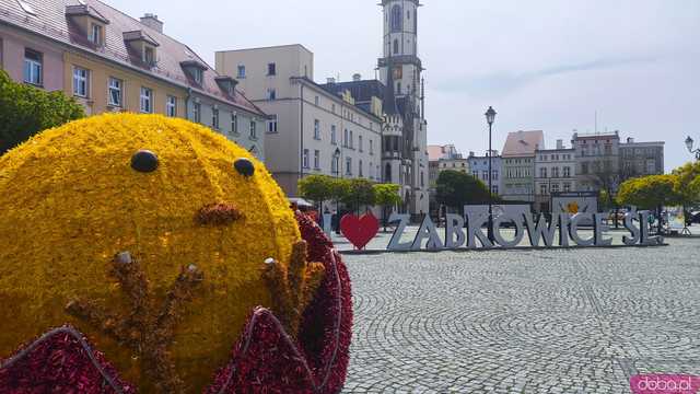 [FOTO] Wielkanoc zawitała na rynek w Ząbkowicach Śląskich