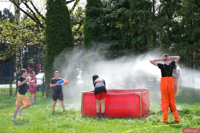 [FOTO] Wodne szaleństwo w Kamieńcu Ząbkowickim. Zobaczcie jaką bitwę zorganizowali strażacy na Śmigus-Dyngus!