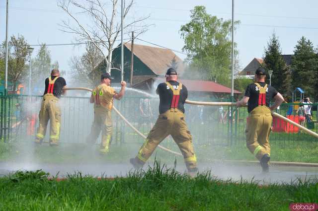 [FOTO] Wodne szaleństwo w Kamieńcu Ząbkowickim. Zobaczcie jaką bitwę zorganizowali strażacy na Śmigus-Dyngus!