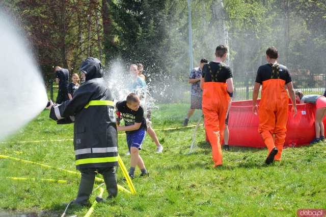 [FOTO] Wodne szaleństwo w Kamieńcu Ząbkowickim. Zobaczcie jaką bitwę zorganizowali strażacy na Śmigus-Dyngus!