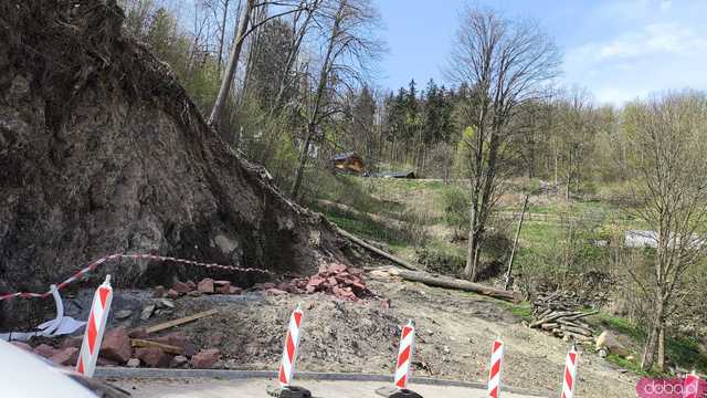[FOTO] Trwa remont muru oporowego w Srebrnej Górze. Przypominamy o utrudnieniach w ruchu!