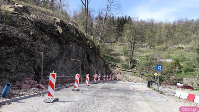 [FOTO] Trwa remont muru oporowego w Srebrnej Górze. Przypominamy o utrudnieniach w ruchu!
