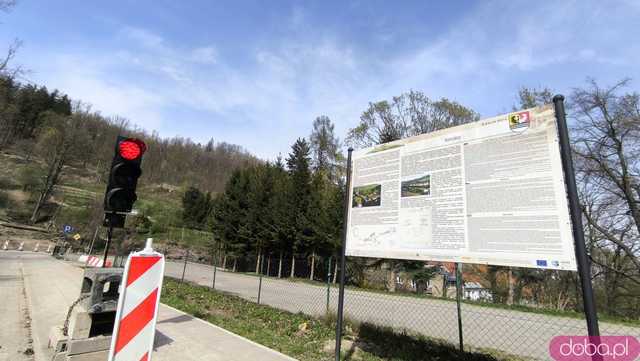 [FOTO] Trwa remont muru oporowego w Srebrnej Górze. Przypominamy o utrudnieniach w ruchu!