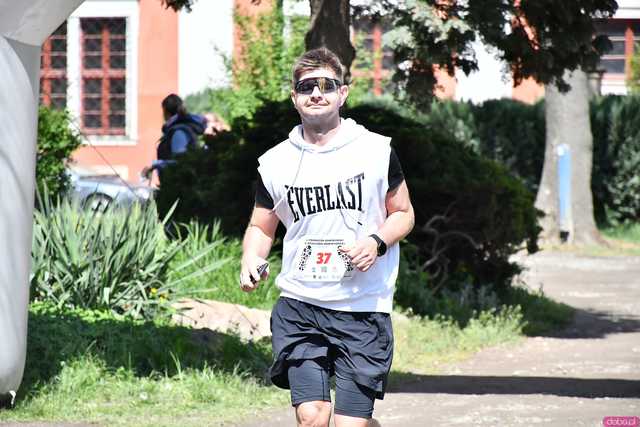 [WIDEO/FOTO] Pobiegli w 14. Półmaratonie Henrykowskim i 10. Dyszce Księgi Henrykowskiej
