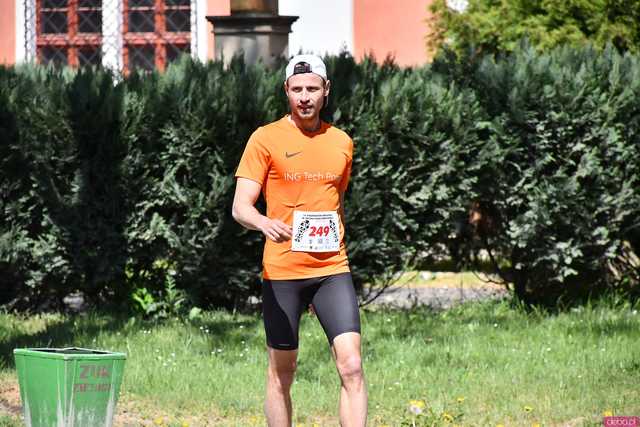 [WIDEO/FOTO] Pobiegli w 14. Półmaratonie Henrykowskim i 10. Dyszce Księgi Henrykowskiej