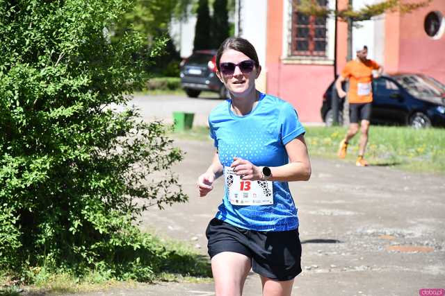 [WIDEO/FOTO] Pobiegli w 14. Półmaratonie Henrykowskim i 10. Dyszce Księgi Henrykowskiej