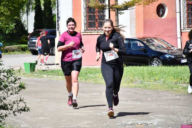 [WIDEO/FOTO] Pobiegli w 14. Półmaratonie Henrykowskim i 10. Dyszce Księgi Henrykowskiej