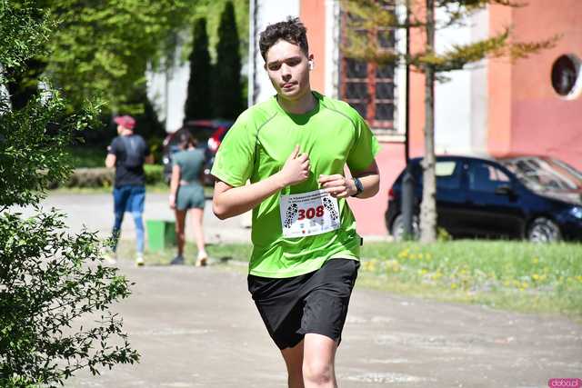 [WIDEO/FOTO] Pobiegli w 14. Półmaratonie Henrykowskim i 10. Dyszce Księgi Henrykowskiej
