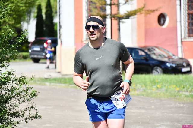 [WIDEO/FOTO] Pobiegli w 14. Półmaratonie Henrykowskim i 10. Dyszce Księgi Henrykowskiej