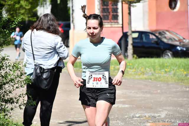 [WIDEO/FOTO] Pobiegli w 14. Półmaratonie Henrykowskim i 10. Dyszce Księgi Henrykowskiej