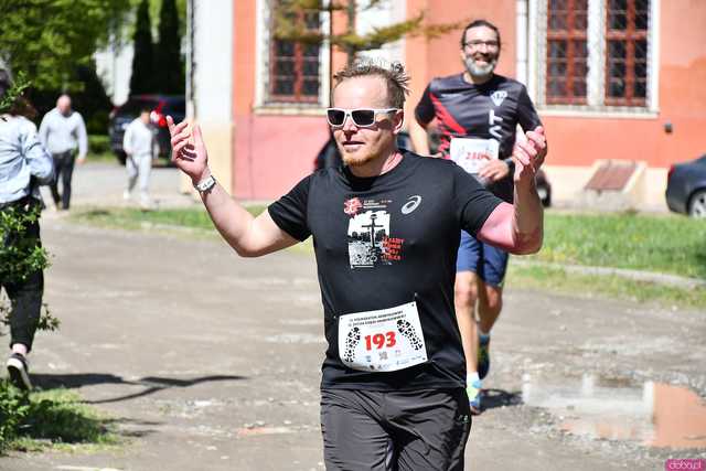 [WIDEO/FOTO] Pobiegli w 14. Półmaratonie Henrykowskim i 10. Dyszce Księgi Henrykowskiej