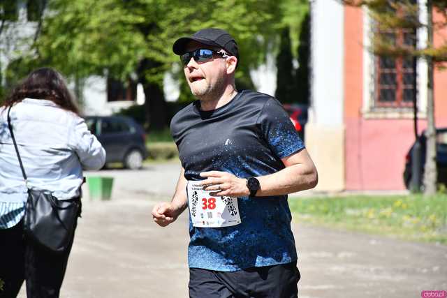 [WIDEO/FOTO] Pobiegli w 14. Półmaratonie Henrykowskim i 10. Dyszce Księgi Henrykowskiej