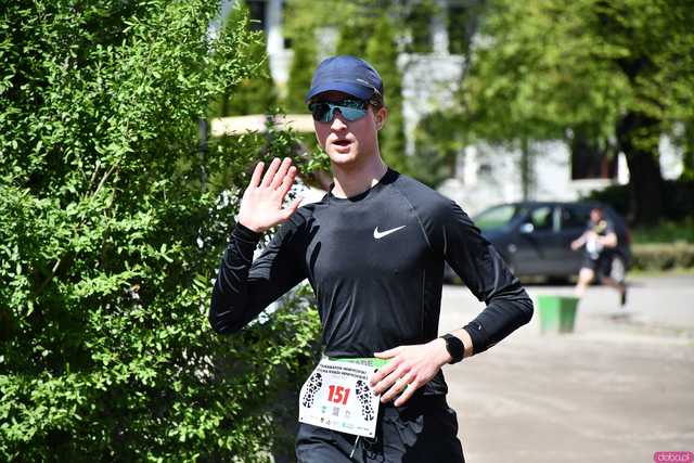 [WIDEO/FOTO] Pobiegli w 14. Półmaratonie Henrykowskim i 10. Dyszce Księgi Henrykowskiej