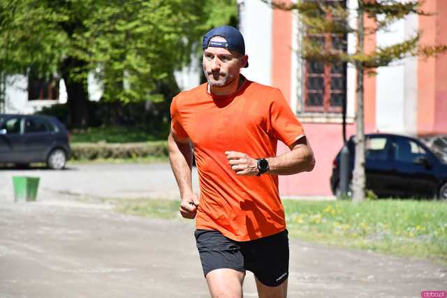 [WIDEO/FOTO] Pobiegli w 14. Półmaratonie Henrykowskim i 10. Dyszce Księgi Henrykowskiej