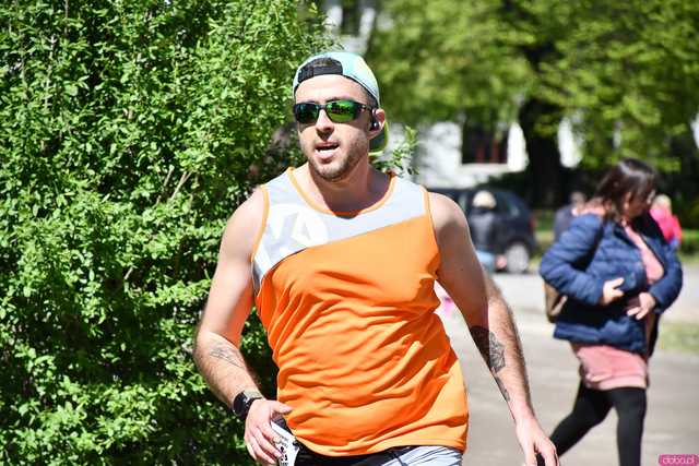 [WIDEO/FOTO] Pobiegli w 14. Półmaratonie Henrykowskim i 10. Dyszce Księgi Henrykowskiej